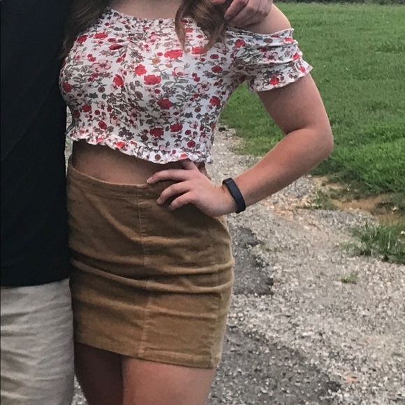 🤍 3/$15 Forever 21 Floral Crop Top Off the Shoulder - Picture 2 of 5